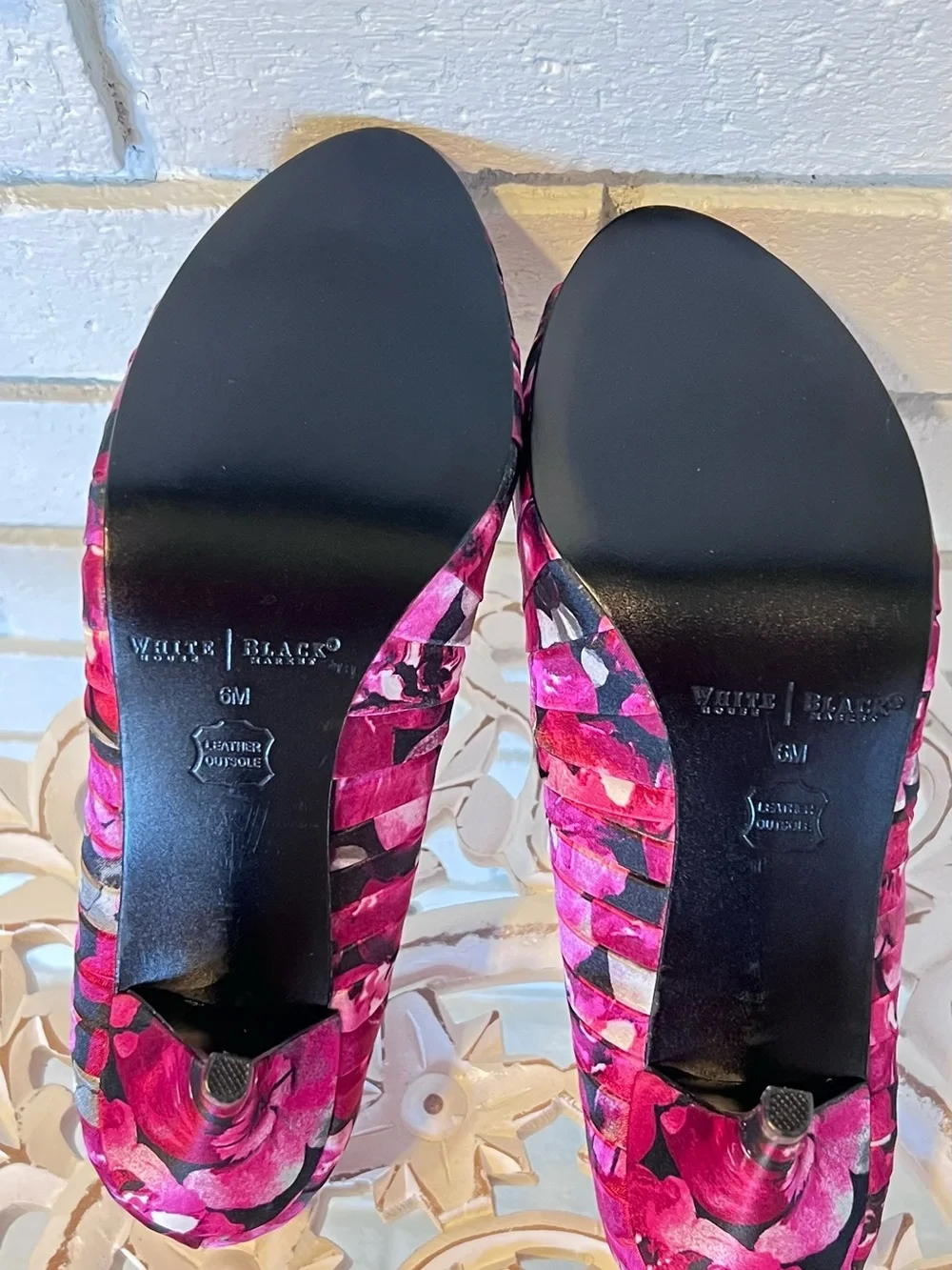 NEW BEAUTIFUL RUCHED APPLE BLOSSOM PEEP-TOE HEELS WHBM 6